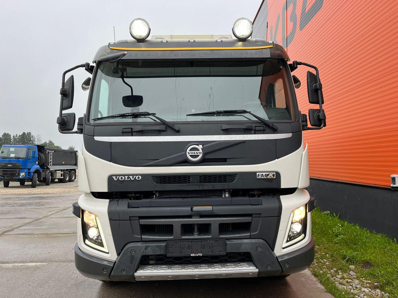 Volvo FMX 540 8x4 TANDEM AXLE LIFT / BIG AXLES / BOX L=5695 mm - Tipper: picture 3 Volvo FMX 540 8x4 TANDEM AXLE LIFT / BIG AXLES / BOX L=5695 mm - Tipper: picture 3