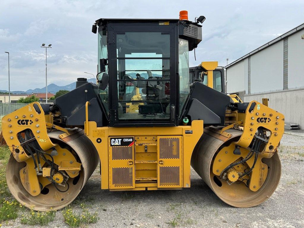 Caterpillar CD54B - Road roller: picture 1 Caterpillar CD54B - Road roller: picture 1