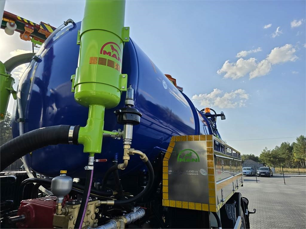 Vacuum truck MAN TGM 4x4 GAMON PW8 for collecting liquid waste sepa: picture 13