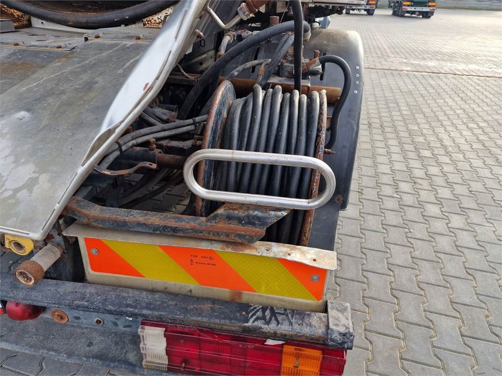 Vacuum truck MAN WUKO MORO KOMBI FOR CHANNEL CLEANING: picture 18