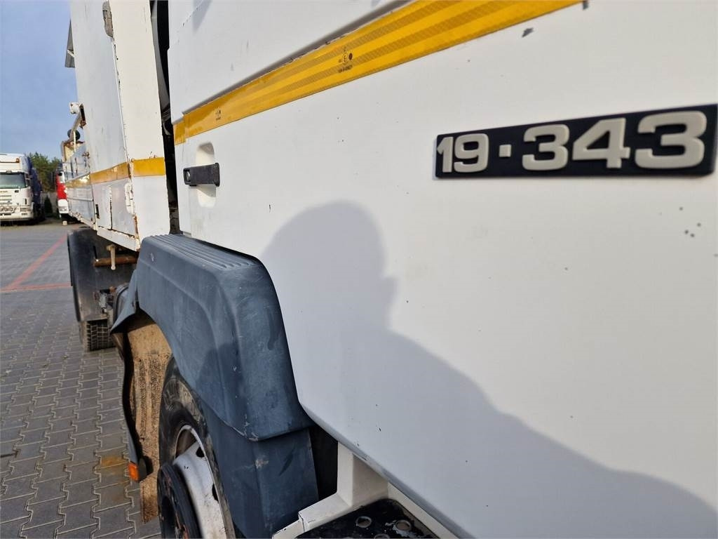 Vacuum truck MAN WUKO MORO KOMBI FOR CHANNEL CLEANING: picture 8