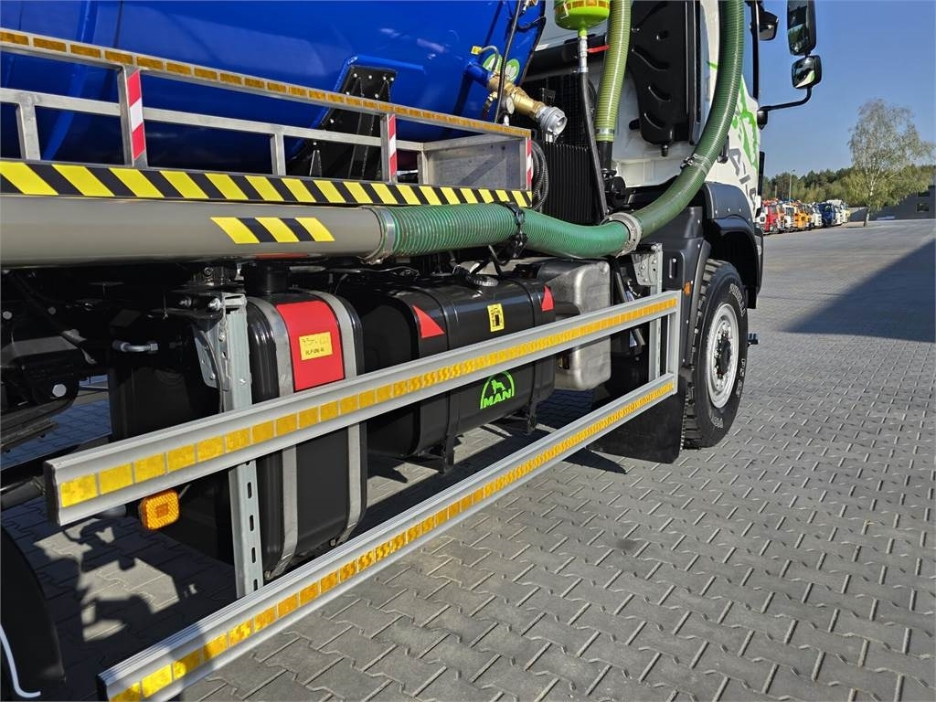 Utility/ Special vehicle MAN TGM 4x4 GAMON PW8 for collecting liquid waste sepa: picture 10