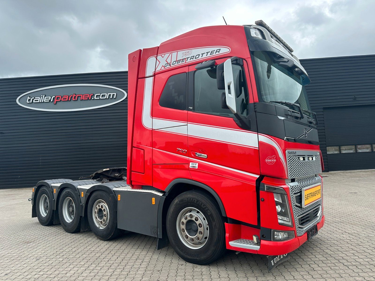 Volvo FH 16 750 8x4 / 250 T / Hydraulik - Tractor truck: picture 1 Volvo FH 16 750 8x4 / 250 T / Hydraulik - Tractor truck: picture 1