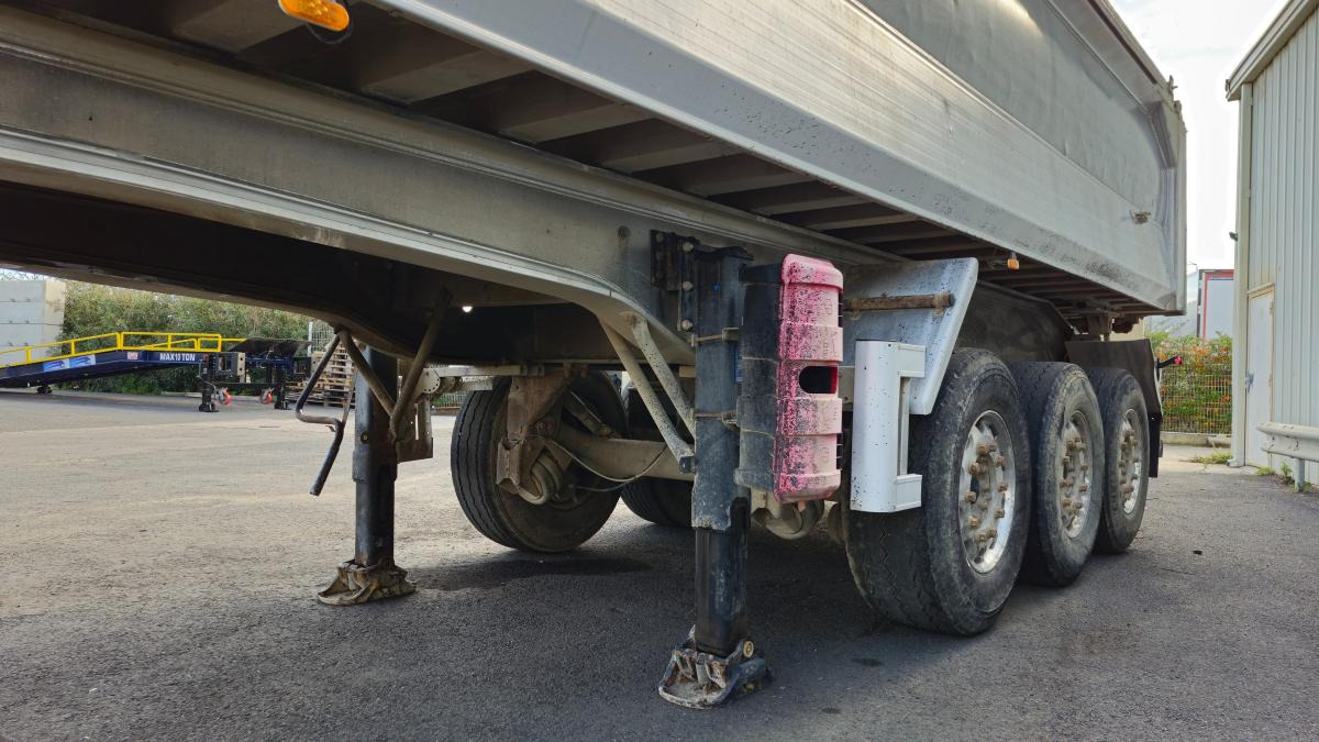 Benalu C24CMS01 Vente Exportation - Tipper semi-trailer: picture 4 Benalu C24CMS01 Vente Exportation - Tipper semi-trailer: picture 4