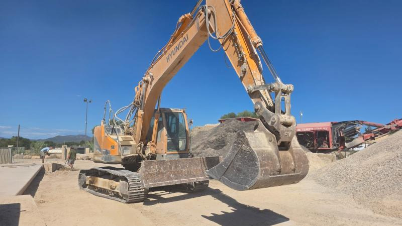 Hyundai Robex 235 LCR-9 - Crawler excavator: picture 2 Hyundai Robex 235 LCR-9 - Crawler excavator: picture 2