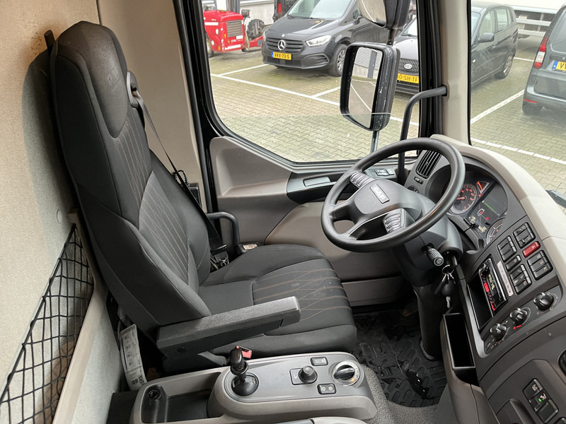 DAF LF 180 FA Euro 6 / 12 Ton / 360 dkm / Box / Laadklep / APK 06-25 - Box truck: picture 3 DAF LF 180 FA Euro 6 / 12 Ton / 360 dkm / Box / Laadklep / APK 06-25 - Box truck: picture 3