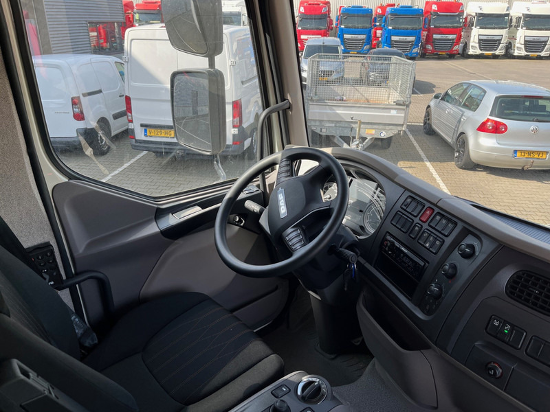 DAF LF 230 FA 18 Ton Box met Laadklep / Te huur - Bel 013-7200971 voor de mogelijkheden ! - Box truck: picture 5 DAF LF 230 FA 18 Ton Box met Laadklep / Te huur - Bel 013-7200971 voor de mogelijkheden ! - Box truck: picture 5