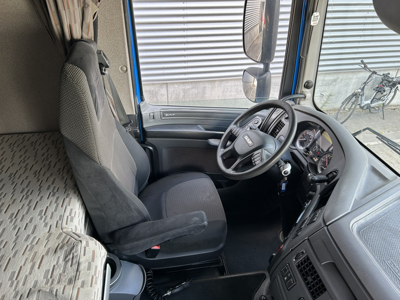 DAF XF 440 FAN SSC + Aschersleben Kaross DSA 18 / Loadlift 4000 kg / Curtainside Combi - Curtain side truck: picture 3 DAF XF 440 FAN SSC + Aschersleben Kaross DSA 18 / Loadlift 4000 kg / Curtainside Combi - Curtain side truck: picture 3