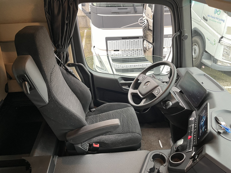 Mercedes-Benz Actros 2127 / Schuifzeil Box / Laadklep / APK 07-25 - Curtain side truck: picture 3 Mercedes-Benz Actros 2127 / Schuifzeil Box / Laadklep / APK 07-25 - Curtain side truck: picture 3