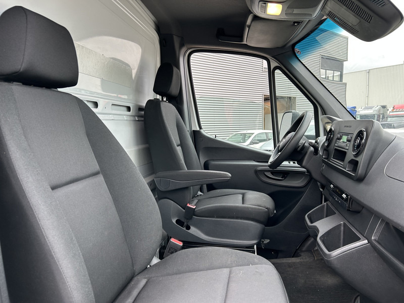 Closed box van Mercedes-Benz Sprinter 515 1.9 CDI / 126 dkm / Box 4.4 mtr / Laadklep / APK 07-26: picture 6