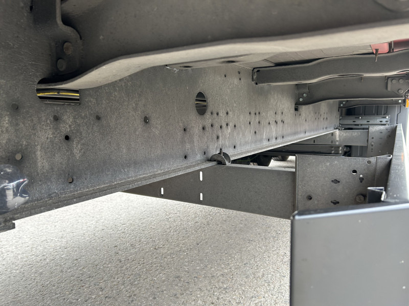 Closed box semi-trailer Schmitz Cargobull SCB S3B / Box Trailer / 2x Liftaxle / APK TUV 08-26: picture 13 Closed box semi-trailer Schmitz Cargobull SCB S3B / Box Trailer / 2x Liftaxle / APK TUV 08-26: picture 13