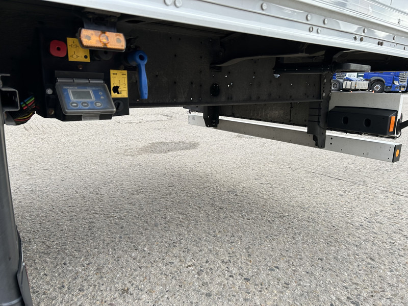 Closed box semi-trailer Schmitz Cargobull SCB S3B / Box Trailer / 2x Liftaxle / APK TUV 08-26: picture 15 Closed box semi-trailer Schmitz Cargobull SCB S3B / Box Trailer / 2x Liftaxle / APK TUV 08-26: picture 15