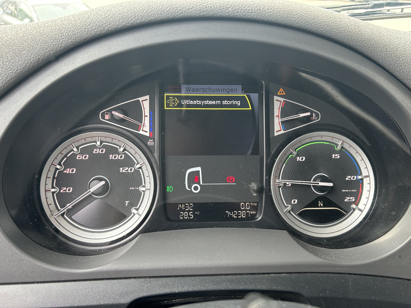 DAF CF 410 FT Space Cab / 742 dkm / 2 Tanks / NL Truck - Tractor truck: picture 4 DAF CF 410 FT Space Cab / 742 dkm / 2 Tanks / NL Truck - Tractor truck: picture 4