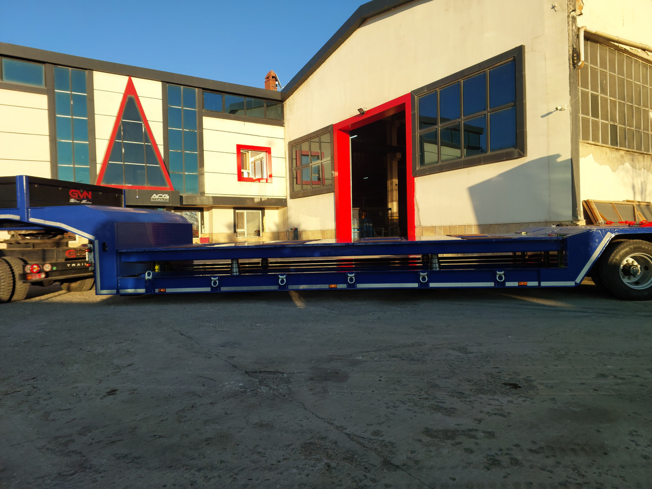 GVN Trailer 2 AXLE HYDRAULIC PLATFORM LOWBED - Low loader semi-trailer: picture 3 GVN Trailer 2 AXLE HYDRAULIC PLATFORM LOWBED - Low loader semi-trailer: picture 3