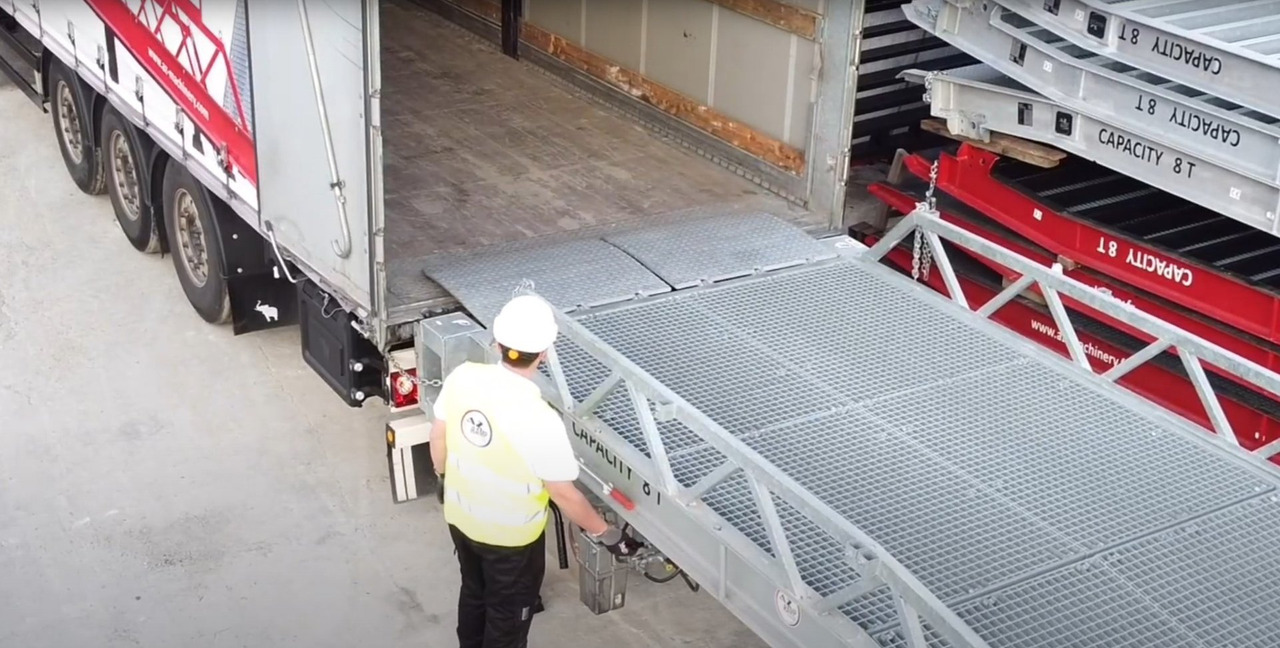 Loading Ramp with with hydraulic tilting bridge - AZ RAMP - STAR- 8T FULL GALVA - Loading ramp: picture 4 Loading Ramp with with hydraulic tilting bridge - AZ RAMP - STAR- 8T FULL GALVA - Loading ramp: picture 4