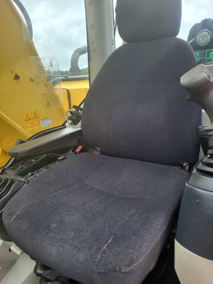 Crawler excavator New Holland Kobelco E 235 B SR-2: picture 23