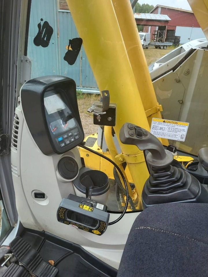 Crawler excavator New Holland Kobelco E 235 B SR-2: picture 17