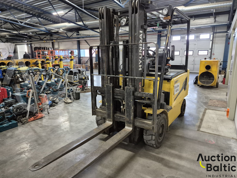 Hyundai 30B-9 - Electric forklift: picture 1 Hyundai 30B-9 - Electric forklift: picture 1