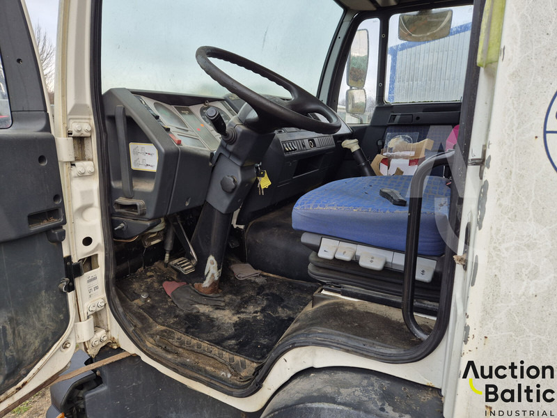 MAN LE 12.220 - Dropside/ Flatbed truck: picture 5 MAN LE 12.220 - Dropside/ Flatbed truck: picture 5