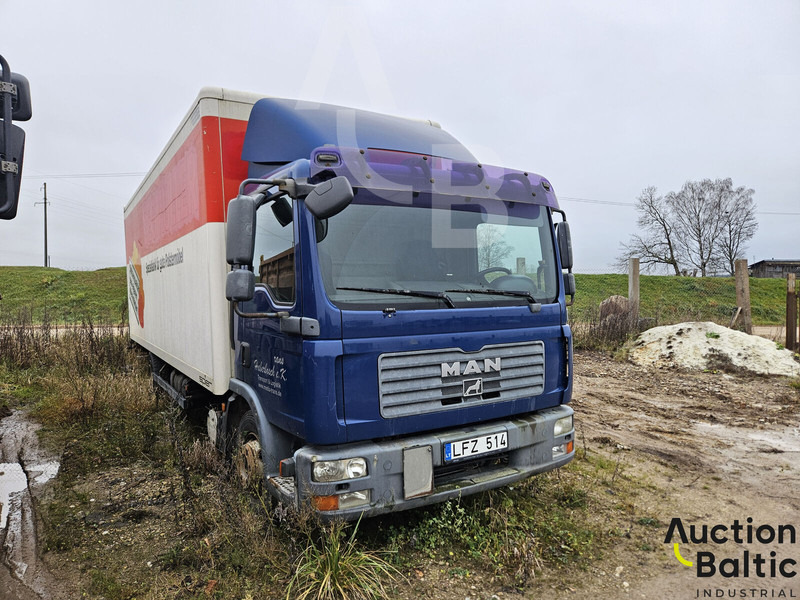 MAN TGL12.210 4X2 BL - Box truck: picture 2 MAN TGL12.210 4X2 BL - Box truck: picture 2