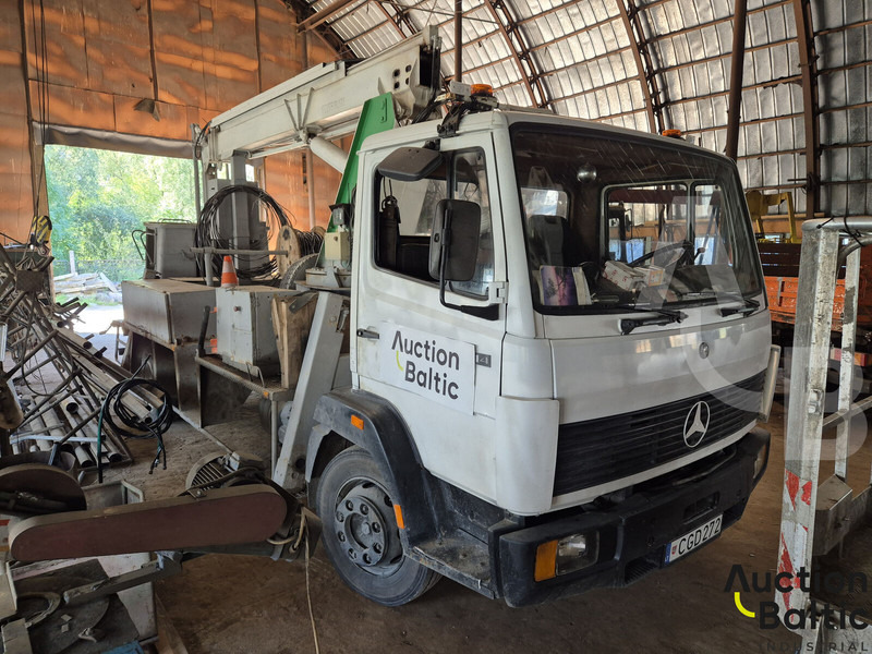 Mercedes-Benz 1114 - Truck with aerial platform: picture 2 Mercedes-Benz 1114 - Truck with aerial platform: picture 2