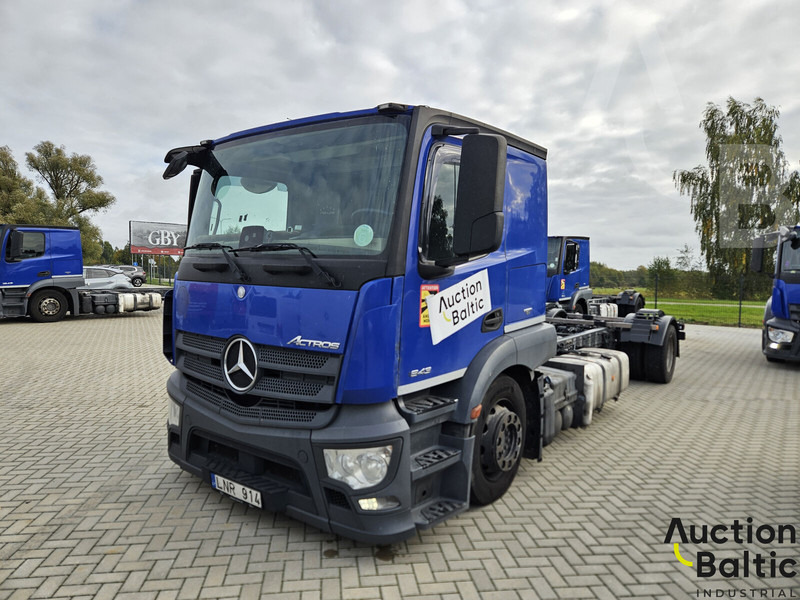 Mercedes-Benz Actros 1843 - Cab chassis truck: picture 2 Mercedes-Benz Actros 1843 - Cab chassis truck: picture 2