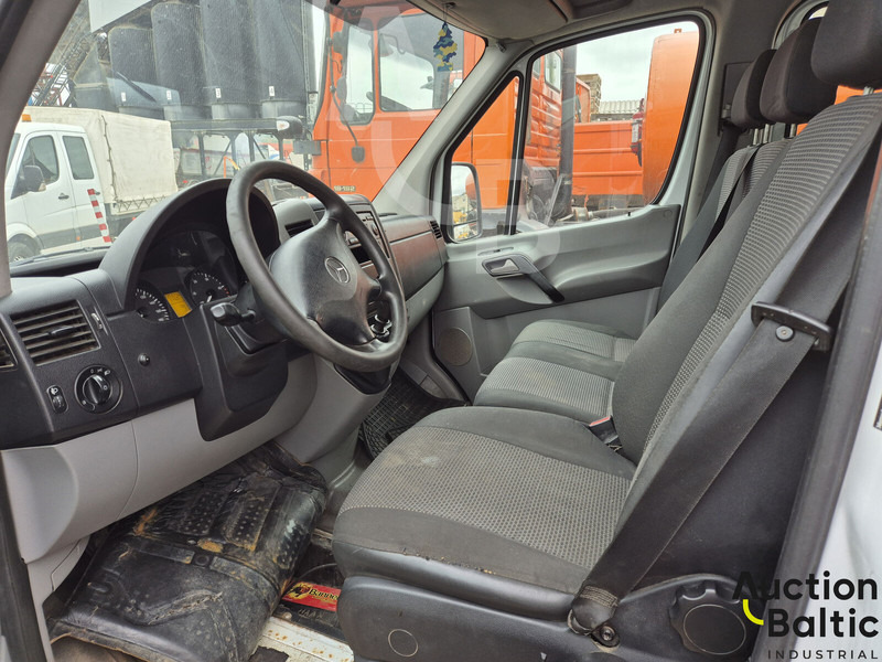 Mercedes-Benz Sprinter - Curtain side van: picture 5 Mercedes-Benz Sprinter - Curtain side van: picture 5