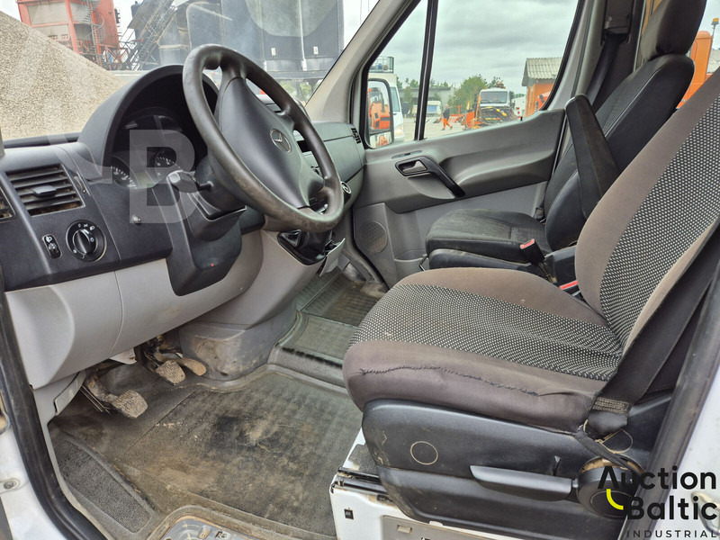 Mercedes-Benz Sprinter - Curtain side van: picture 4 Mercedes-Benz Sprinter - Curtain side van: picture 4