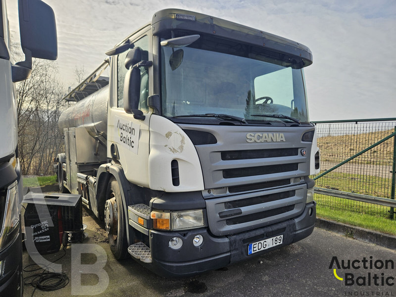 Scania P 230 - Tanker truck: picture 2 Scania P 230 - Tanker truck: picture 2