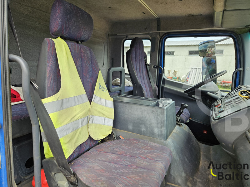 Tractor truck Mercedes-Benz Atego 1328: picture 12