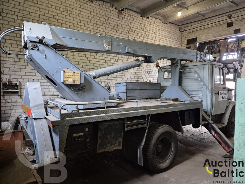 ZIL ZIL 433362 - Truck with aerial platform: picture 3 ZIL ZIL 433362 - Truck with aerial platform: picture 3