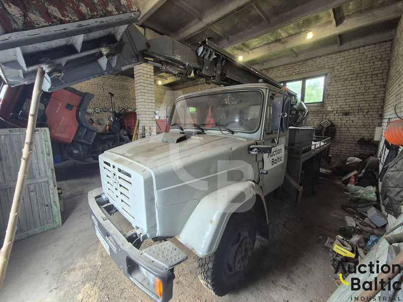 ZIL ZIL 433362 - Truck with aerial platform: picture 2 ZIL ZIL 433362 - Truck with aerial platform: picture 2