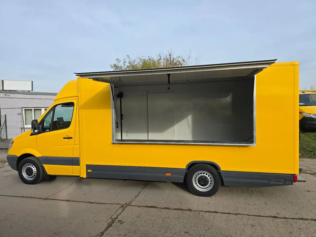 Mercedes-Benz Sprinter/Foodtruck/ 1. Hand - Vending truck: picture 3 Mercedes-Benz Sprinter/Foodtruck/ 1. Hand - Vending truck: picture 3