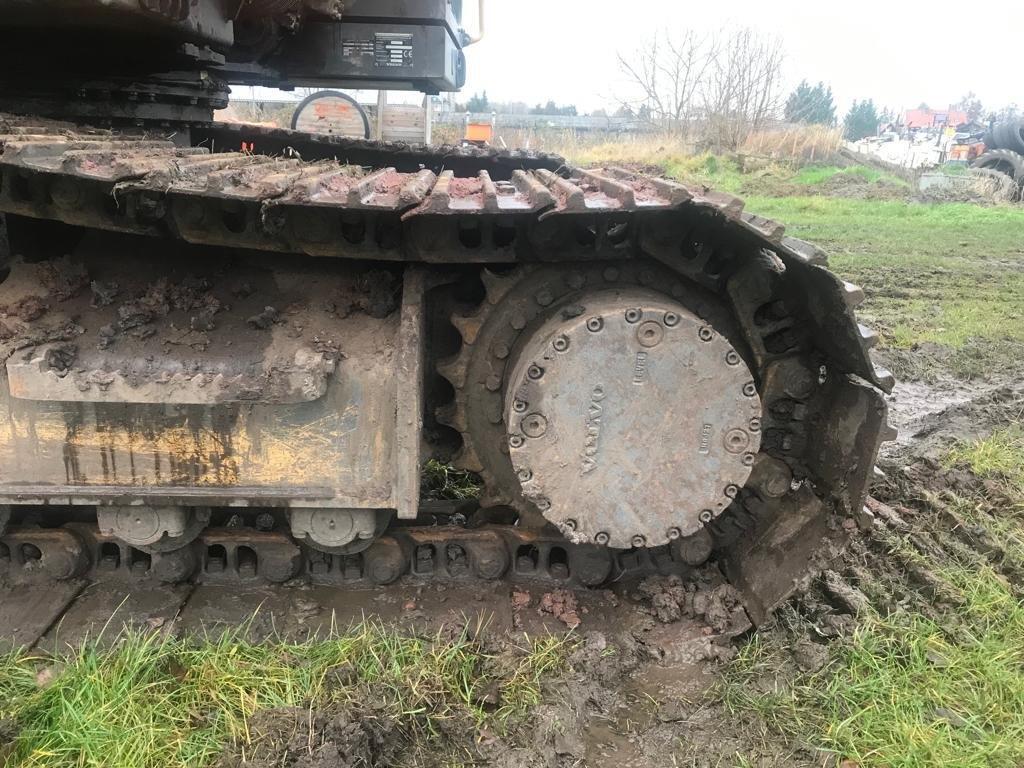 Crawler excavator Volvo EC 160 CL well: picture 14