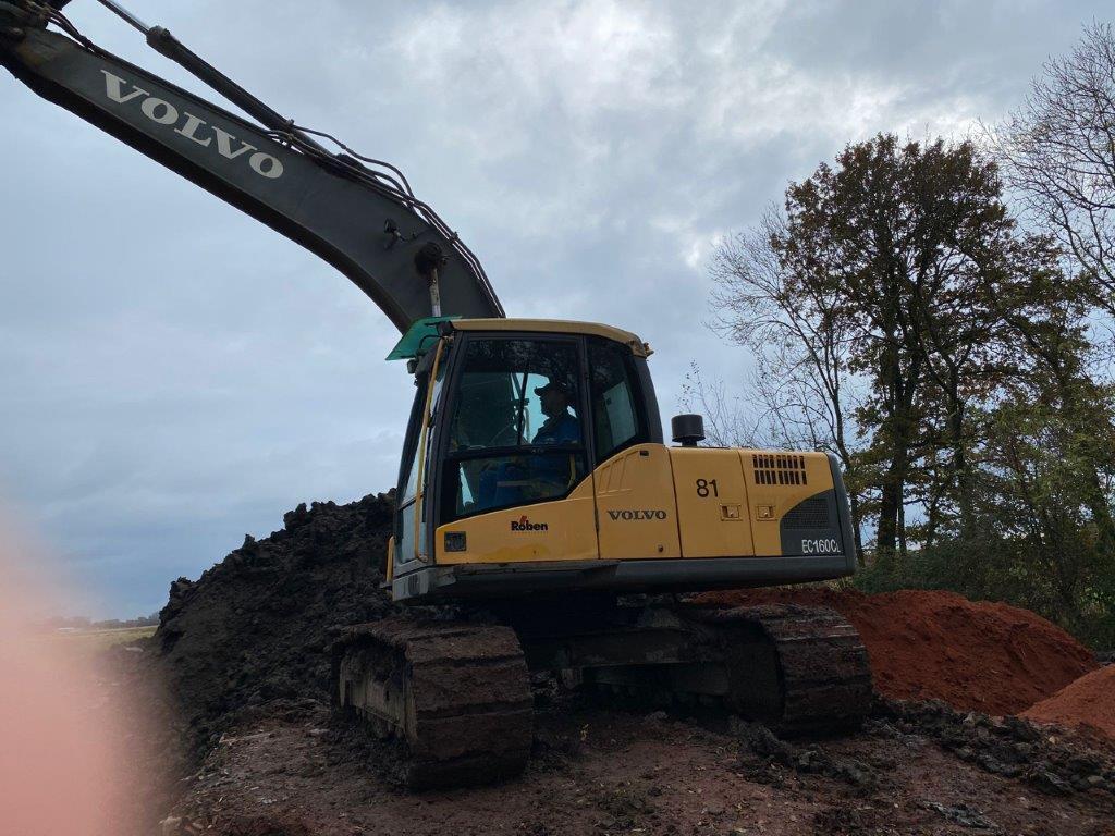 Crawler excavator Volvo EC 160 CL well: picture 8