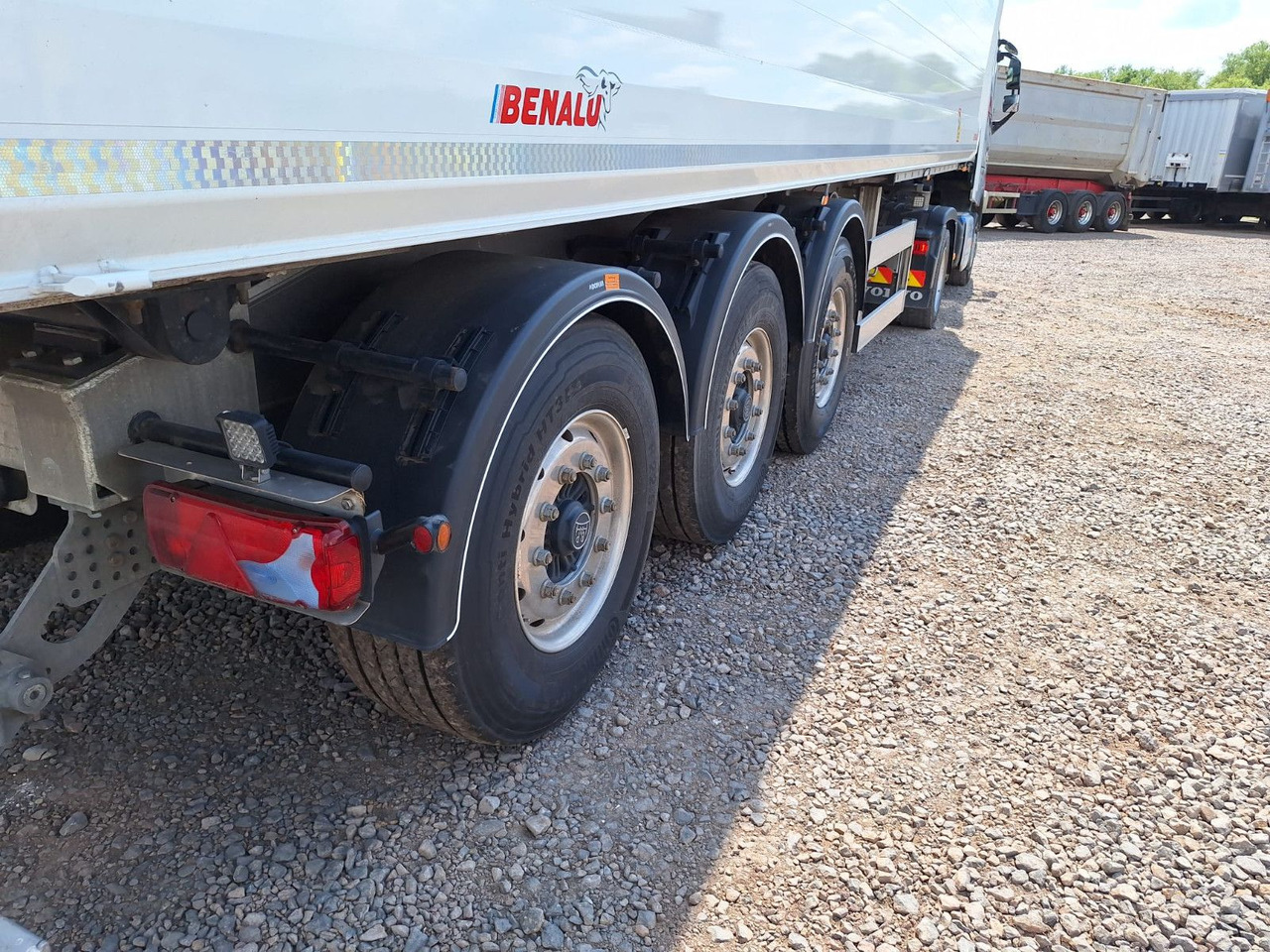 Benalu Bulkliner S 95 50m³ Kombiklappe - Tipper semi-trailer: picture 3 Benalu Bulkliner S 95 50m³ Kombiklappe - Tipper semi-trailer: picture 3