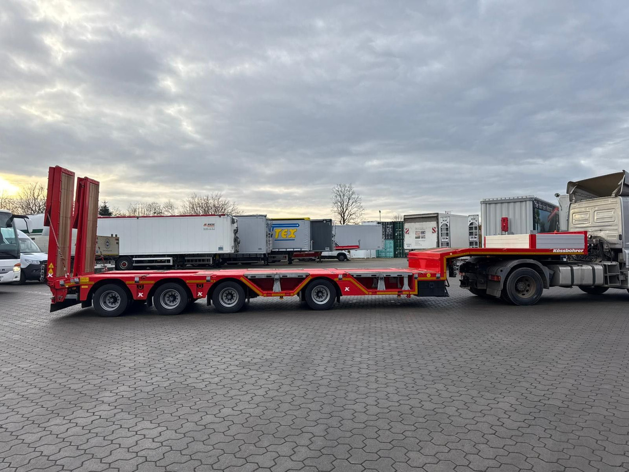 Kässbohrer K.SLA R 4 / 2N 18/40 Tieflader Radmulden tele - Low loader semi-trailer: picture 5 Kässbohrer K.SLA R 4 / 2N 18/40 Tieflader Radmulden tele - Low loader semi-trailer: picture 5