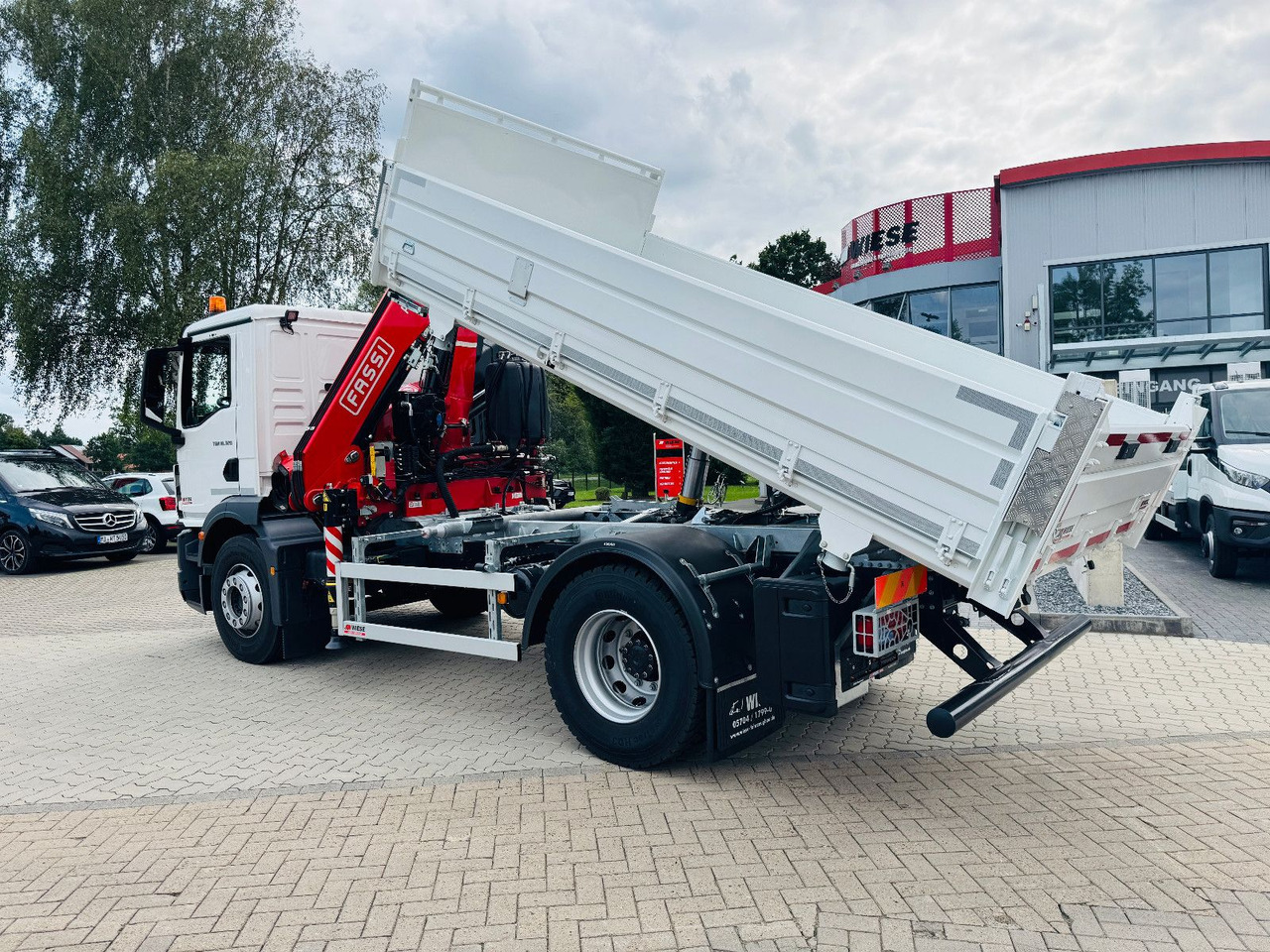 MAN 18.320 4x2 mit Fassi Ladekran Sofort Verfügbar - Tipper, Crane truck: picture 2 MAN 18.320 4x2 mit Fassi Ladekran Sofort Verfügbar - Tipper, Crane truck: picture 2