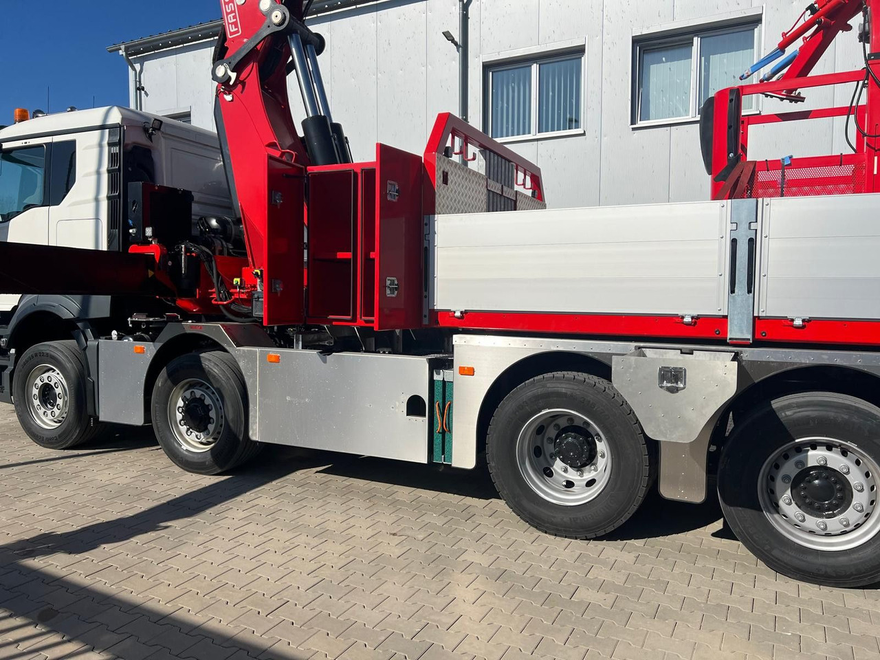 Dropside/ Flatbed truck, Crane truck MAN 8x4 mit F1150RA.2.28 L616 Winde, 2.per. Korb: picture 14