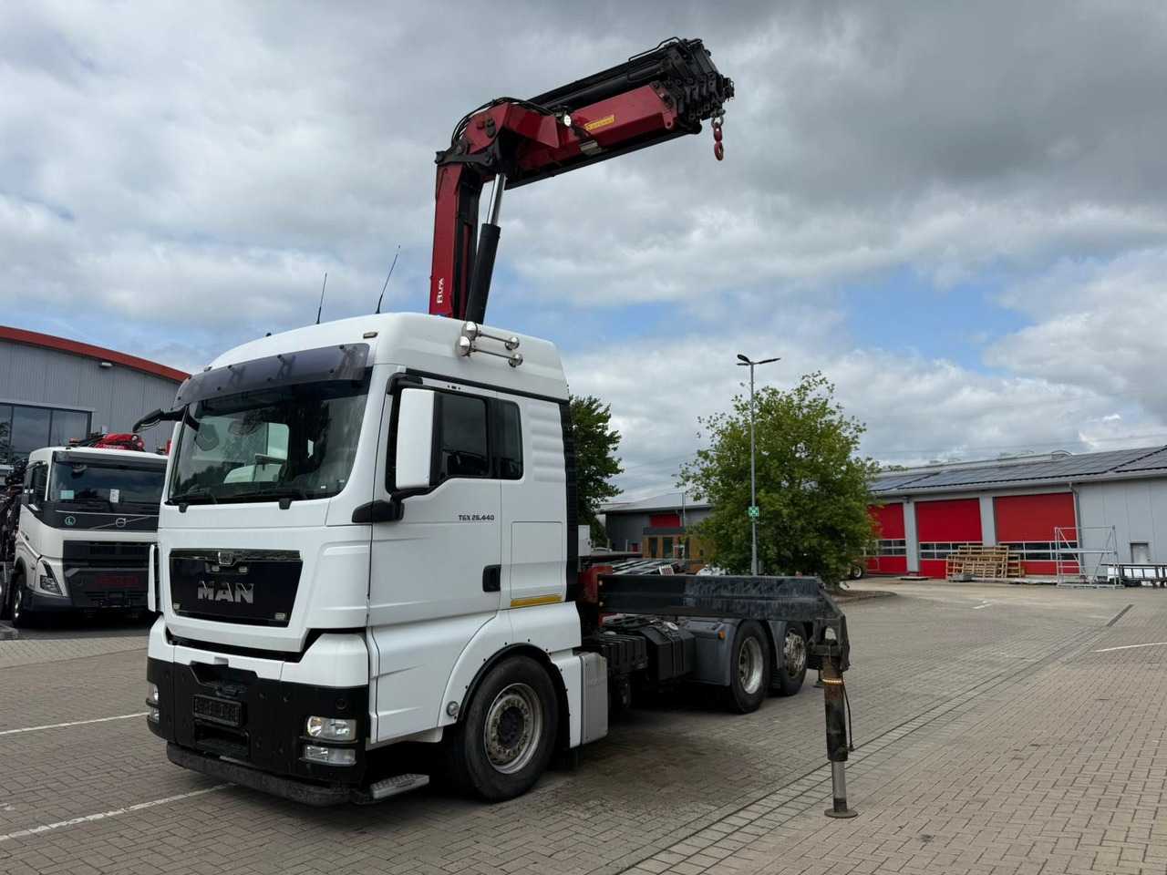 MAN TGX 26.440 6x2 mit HMF 3000-5 Kran TÜV NEU - Tractor truck: picture 1 MAN TGX 26.440 6x2 mit HMF 3000-5 Kran TÜV NEU - Tractor truck: picture 1