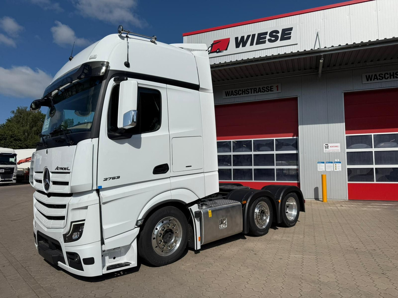 Mercedes-Benz Actros 2753 GigaSpace L 6x2 Lowliner TrendLine - Tractor truck: picture 1 Mercedes-Benz Actros 2753 GigaSpace L 6x2 Lowliner TrendLine - Tractor truck: picture 1