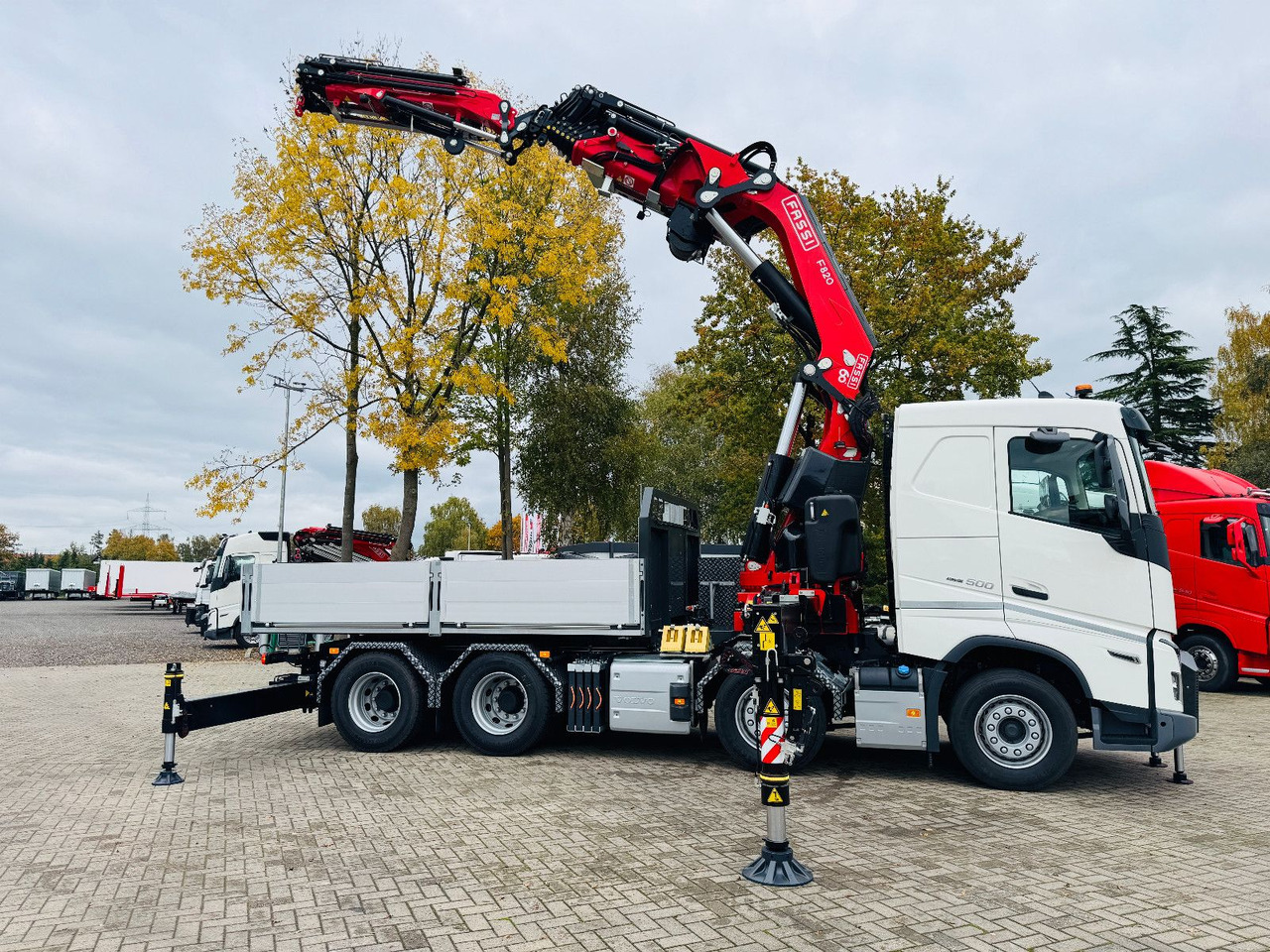 Volvo FH 500 8x4 Kran F820 RA2.27 Jib & Winde Sofort - Tractor truck: picture 2 Volvo FH 500 8x4 Kran F820 RA2.27 Jib & Winde Sofort - Tractor truck: picture 2