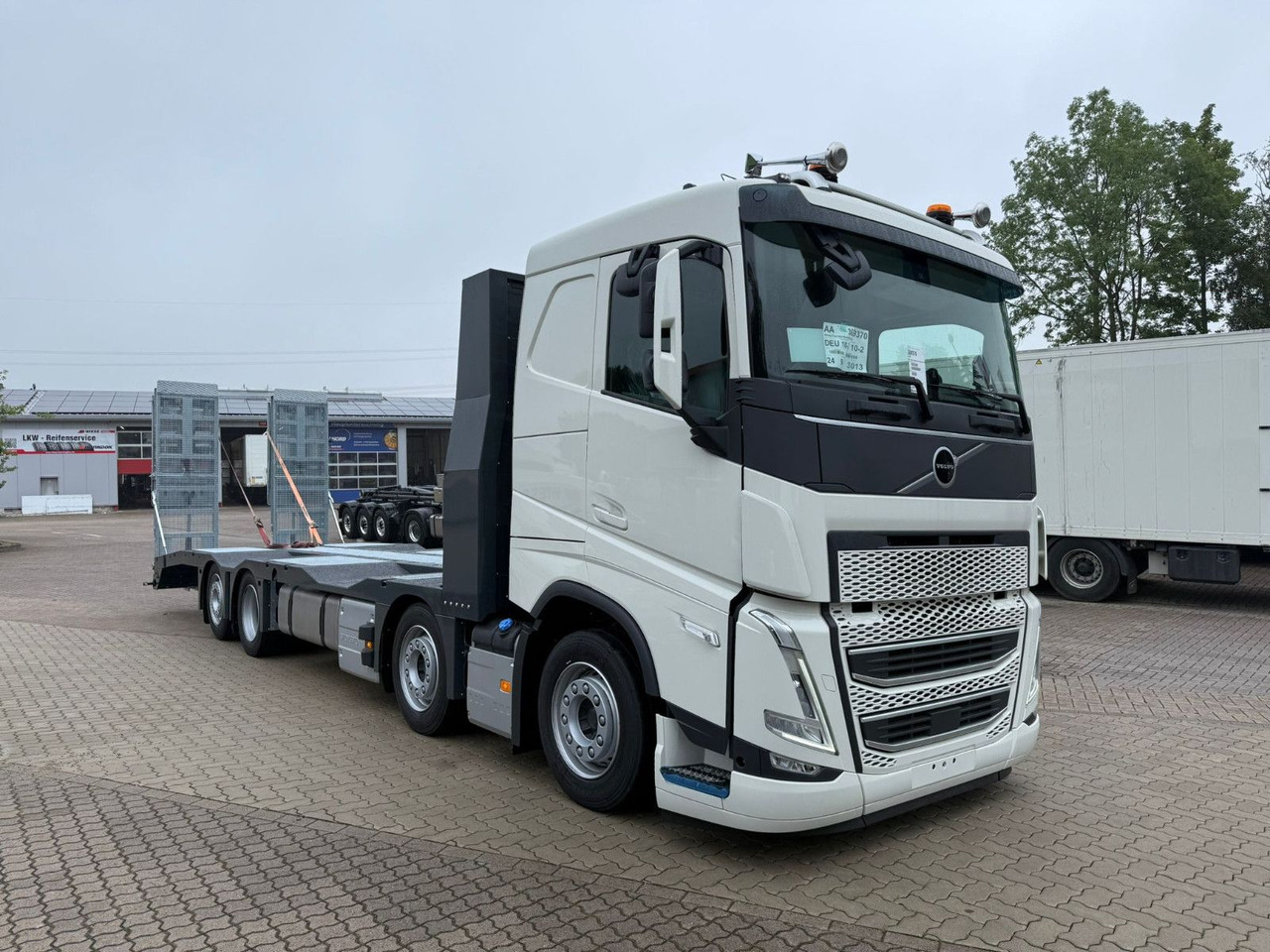 Volvo Arbeitsbühnen Baumaschinentransporter mit Rampen - Autotransporter truck: picture 5 Volvo Arbeitsbühnen Baumaschinentransporter mit Rampen - Autotransporter truck: picture 5