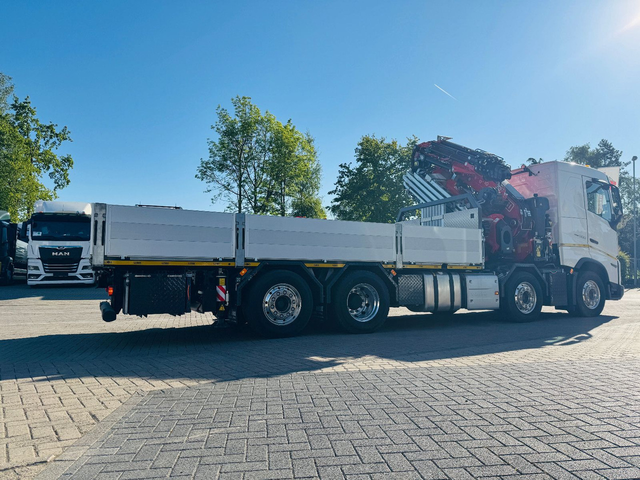 Dropside/ Flatbed truck, Crane truck Volvo FH 500 8x2 mit F710RA.2.27 L426 und V20 Winde: picture 7