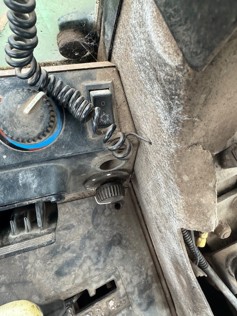 Farm tractor JOHN DEERE 6400: picture 9