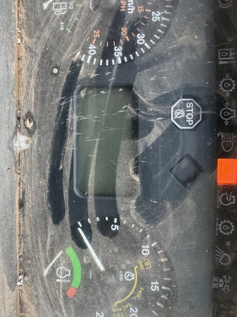 Farm tractor JOHN DEERE 6400: picture 10