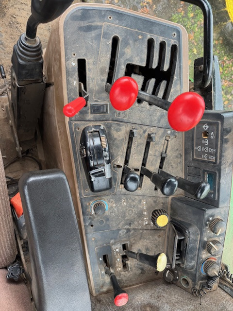 Farm tractor JOHN DEERE 6400: picture 8