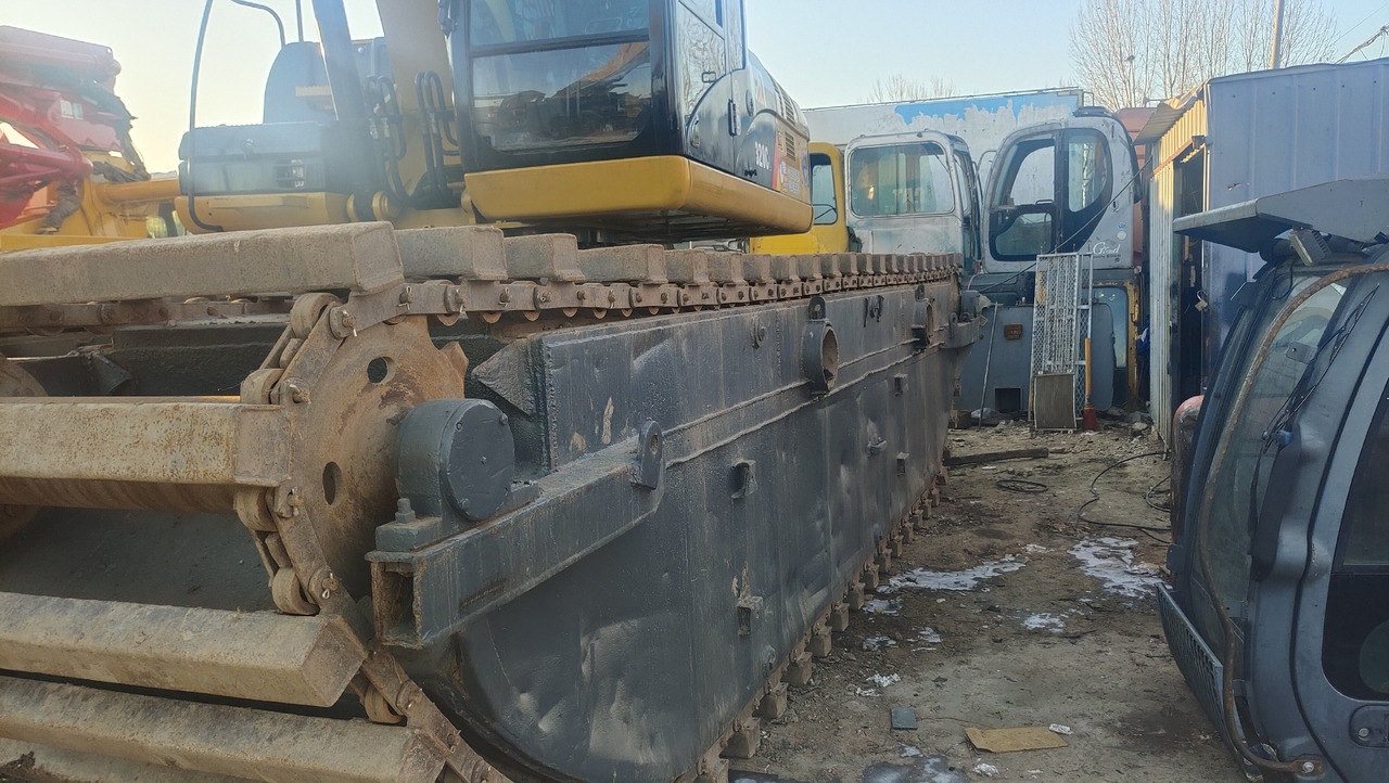 CATERPILLAR 320C - Amphibious excavator: picture 2 CATERPILLAR 320C - Amphibious excavator: picture 2