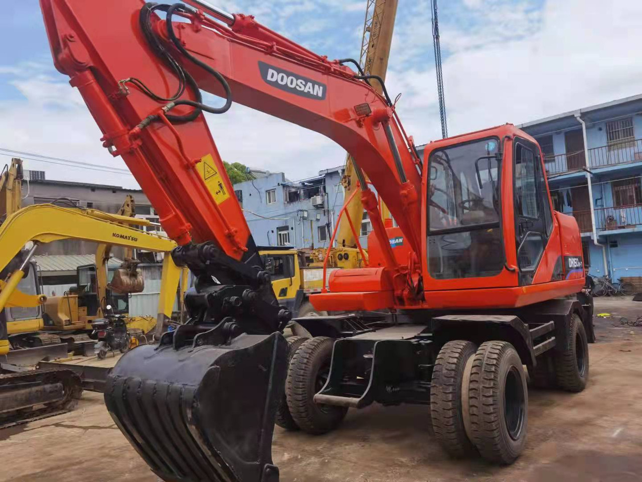 DOOSAN DH150W-7 - Wheel excavator: picture 3 DOOSAN DH150W-7 - Wheel excavator: picture 3