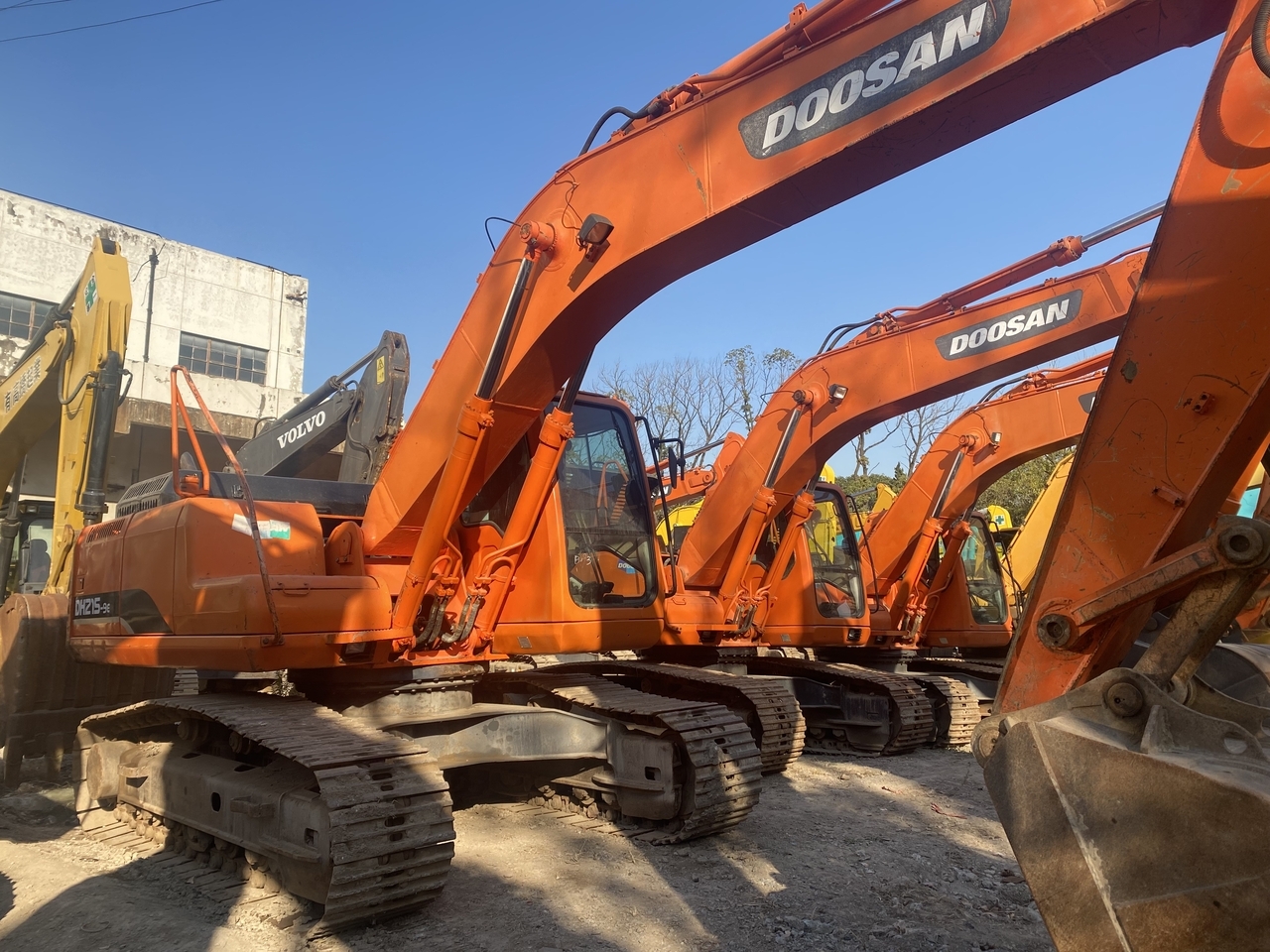 DOOSAN DH215-9E - Crawler excavator: picture 1 DOOSAN DH215-9E - Crawler excavator: picture 1